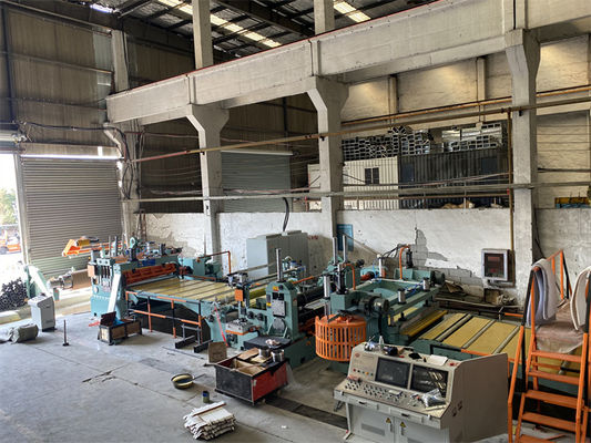 Precisão da folha da elevada precisão que corta dar um coice linhas aparamento 1250mm 300KW da borda do metal