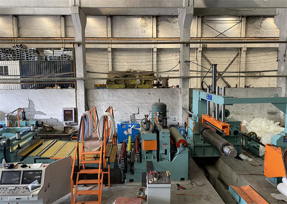 Precisão da folha da elevada precisão que corta dar um coice linhas aparamento 1250mm 300KW da borda do metal